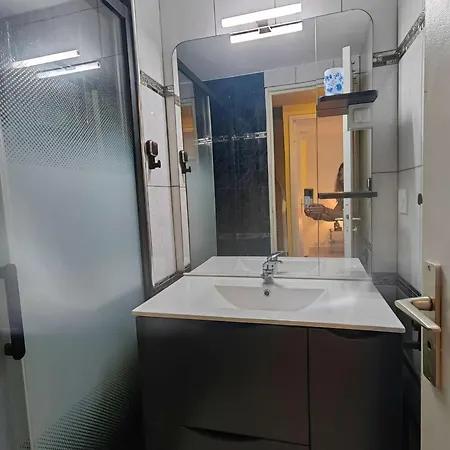 Willa Climatisee Avec Parking, Avec Piscine, Cap D'agde - Fr-1-607-62 *
