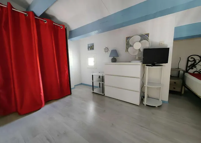 Mitoyenne Avec Piscine Et Parking Privé, à 15 Min De La Et Activités Nautiques - Fr-1-607-62 *