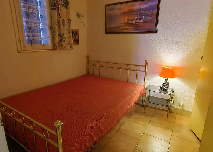 Mitoyenne Avec Piscine Et Parking Privé, à 15 Min De La Et Activités Nautiques - Fr-1-607-62 * Agde